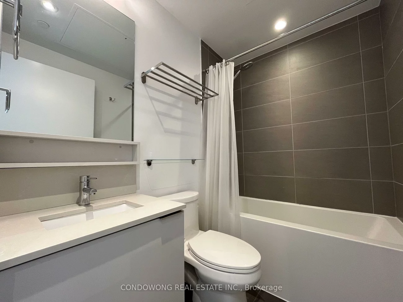 898, Portage, Vaughan Corporate Centre, Vaughan