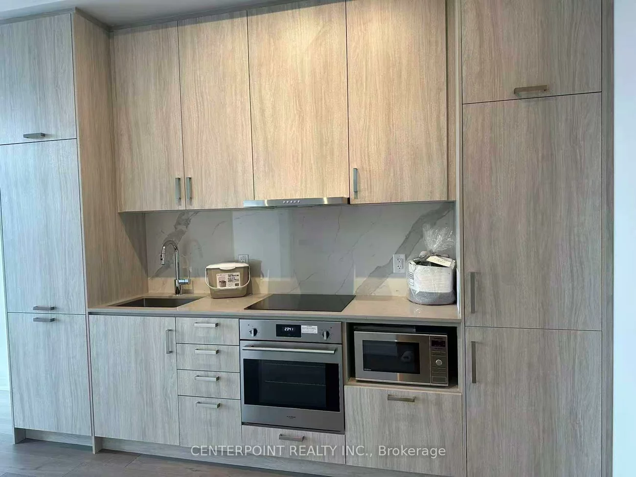 60, Honeycrisp, Vaughan Corporate Centre, Vaughan