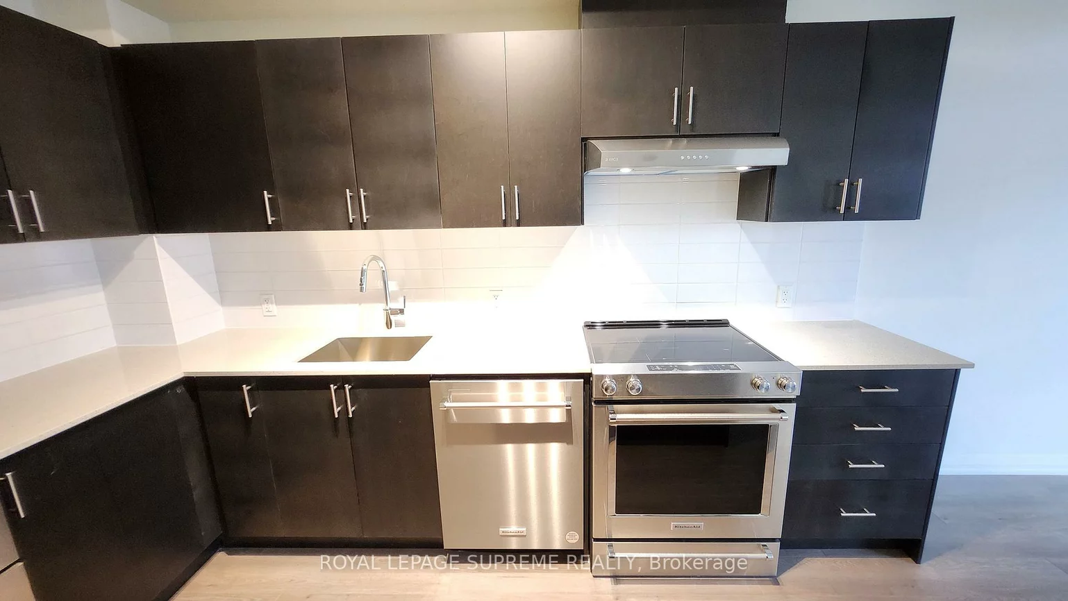 8960, Jane, Vellore Village, Vaughan