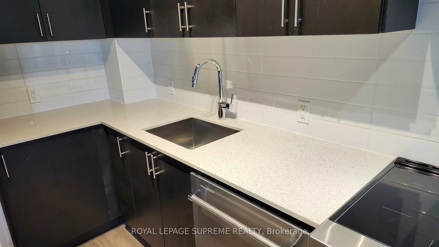 8960, Jane, Vellore Village, Vaughan