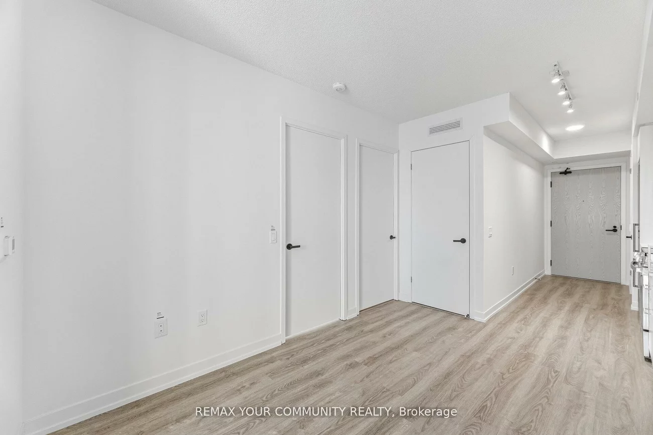 195, Commerce, Vaughan Corporate Centre, Vaughan