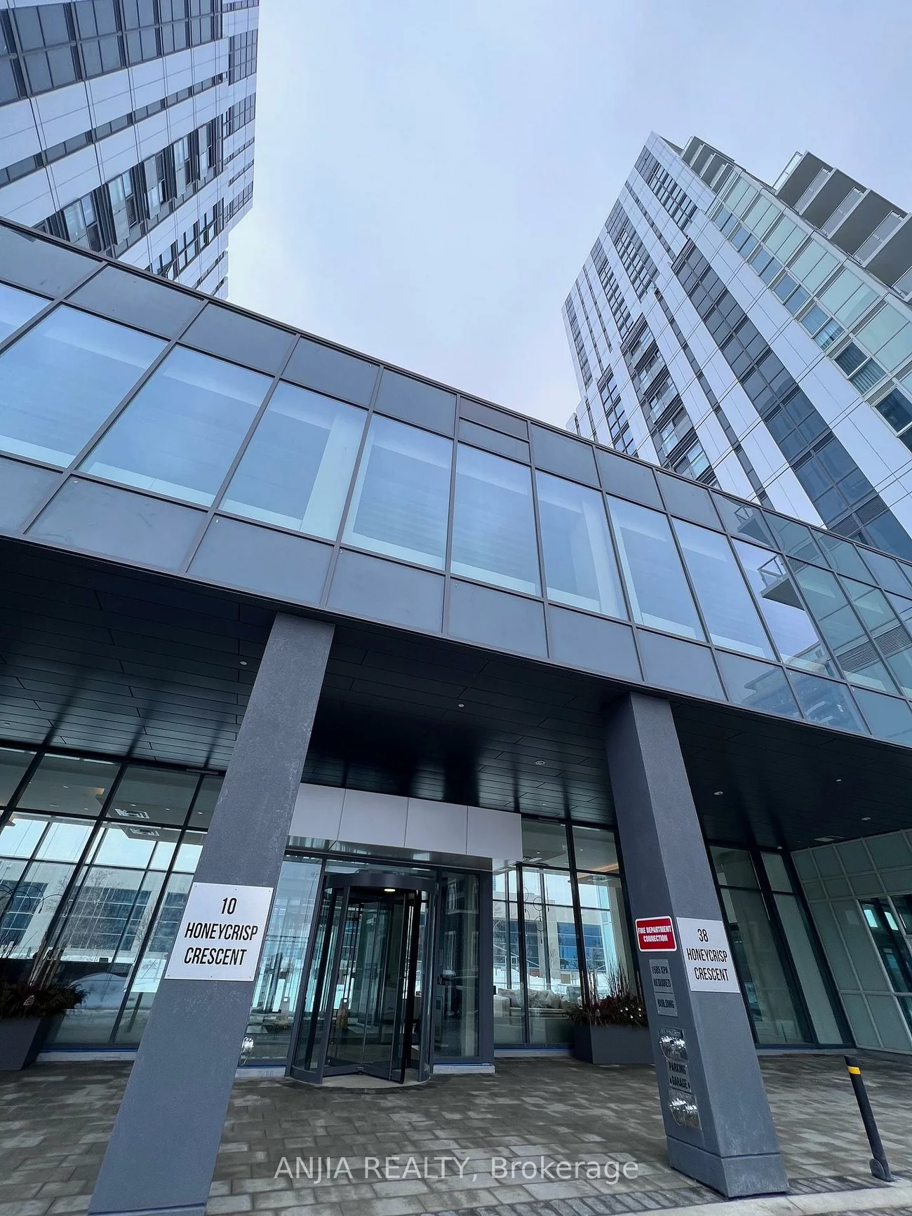 38, Honeycrisp, Vaughan Corporate Centre, Vaughan