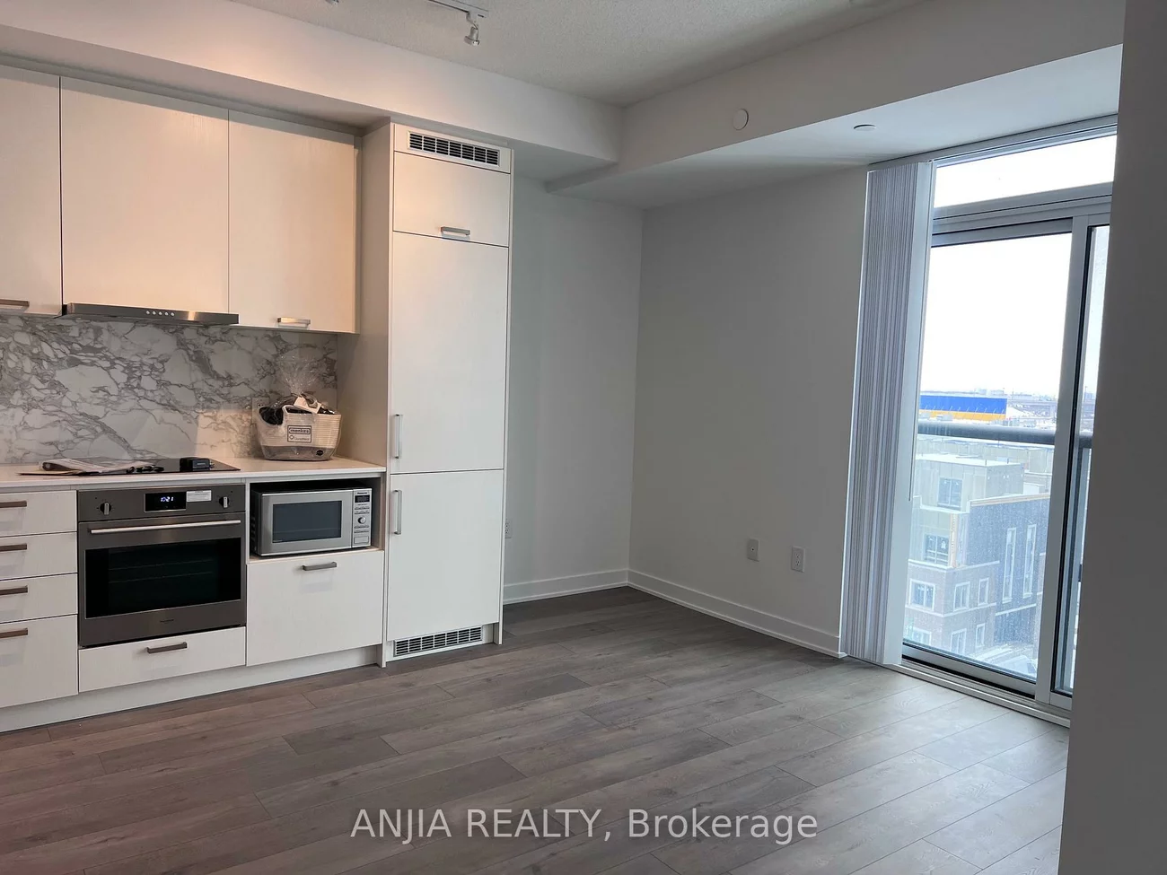 38, Honeycrisp, Vaughan Corporate Centre, Vaughan
