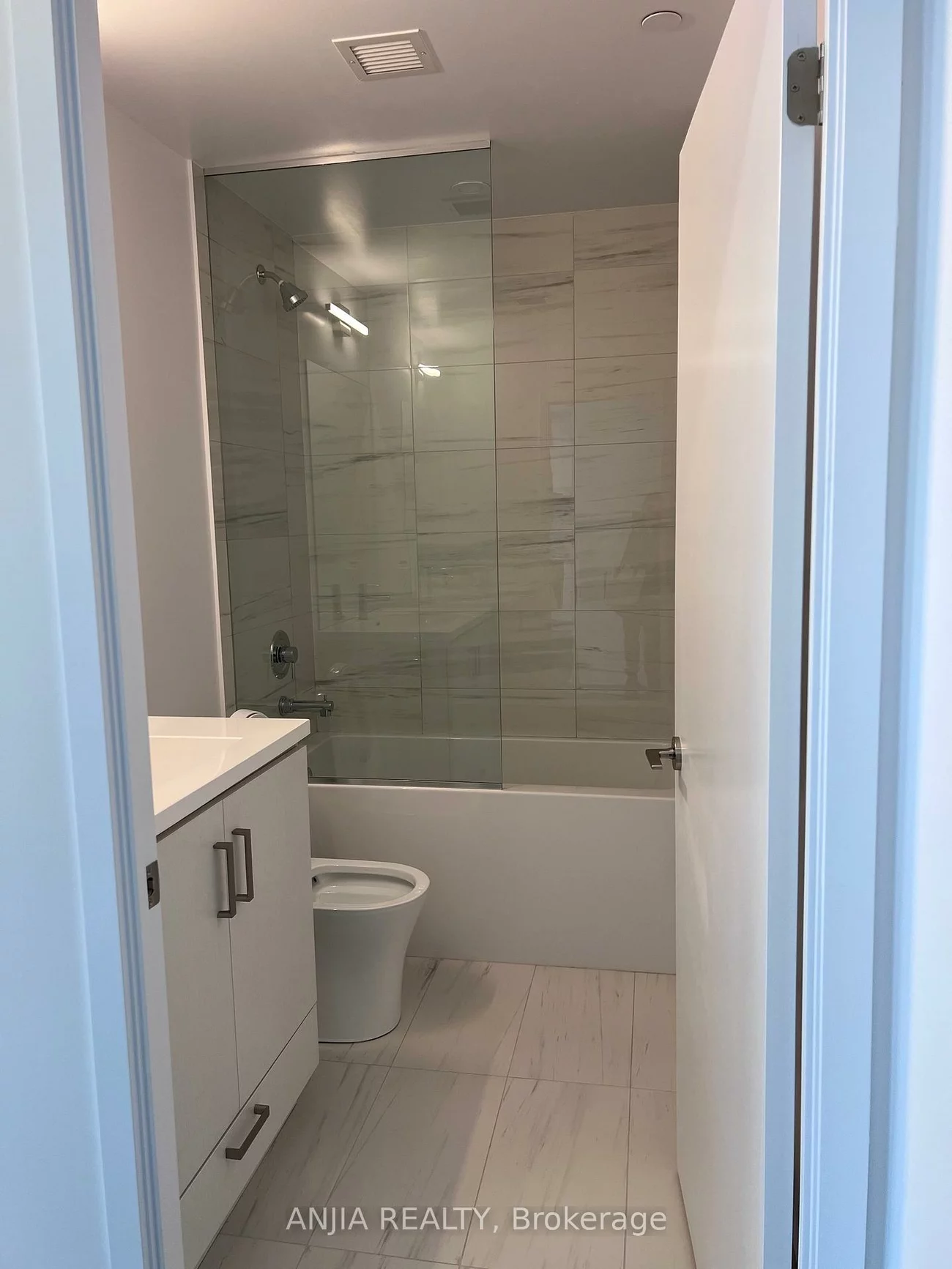 38, Honeycrisp, Vaughan Corporate Centre, Vaughan