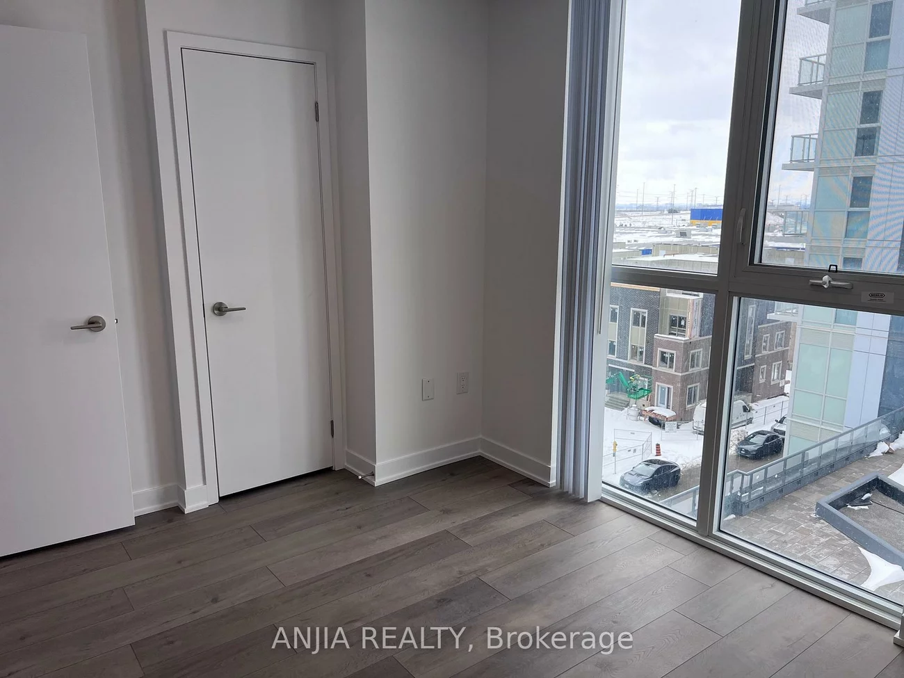 38, Honeycrisp, Vaughan Corporate Centre, Vaughan