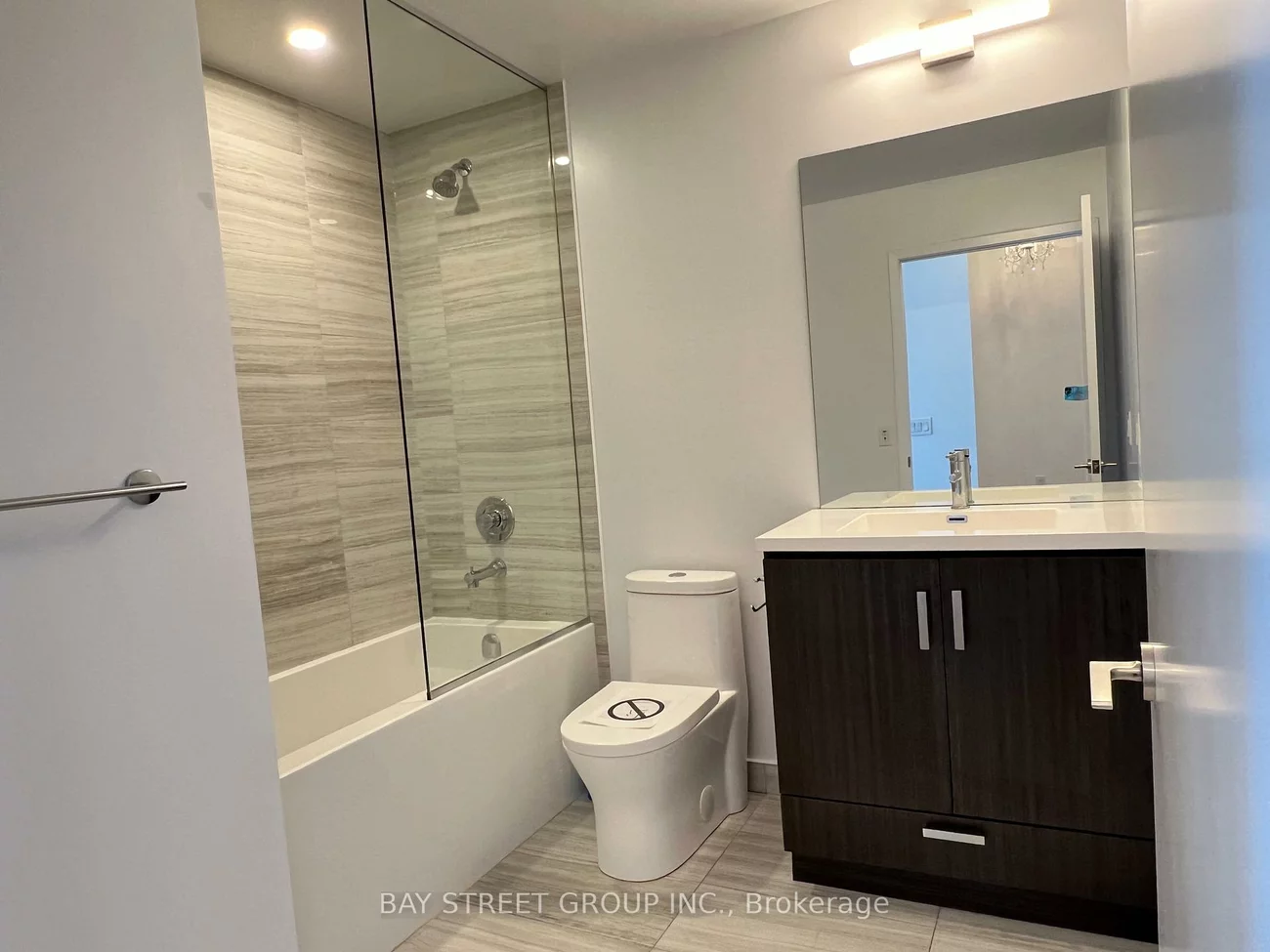 60, Honeycrisp, Vaughan Corporate Centre, Vaughan