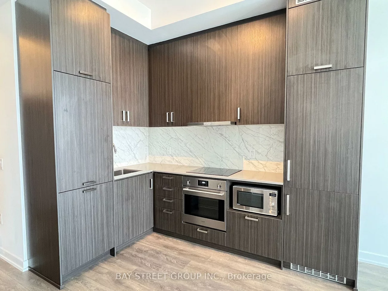 60, Honeycrisp, Vaughan Corporate Centre, Vaughan