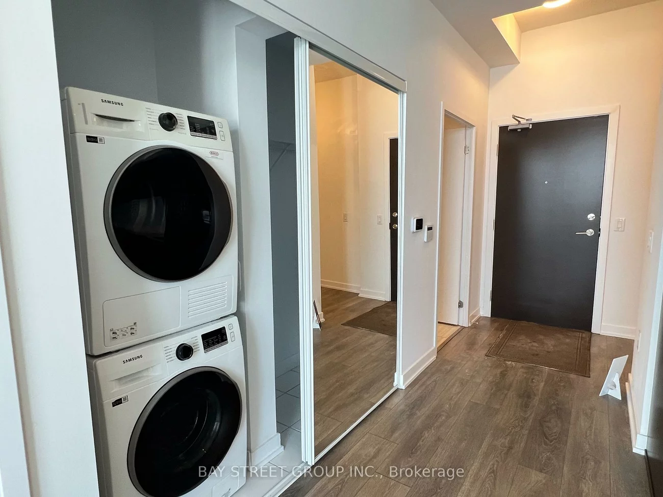 60, Honeycrisp, Vaughan Corporate Centre, Vaughan