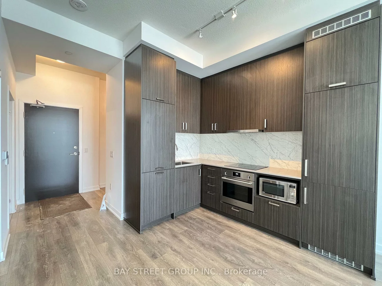 60, Honeycrisp, Vaughan Corporate Centre, Vaughan