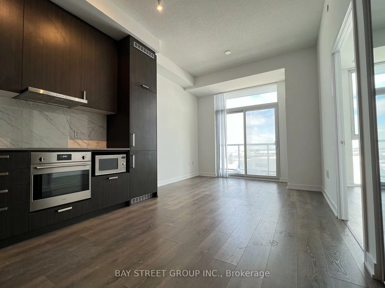 60, Honeycrisp, Vaughan Corporate Centre, Vaughan