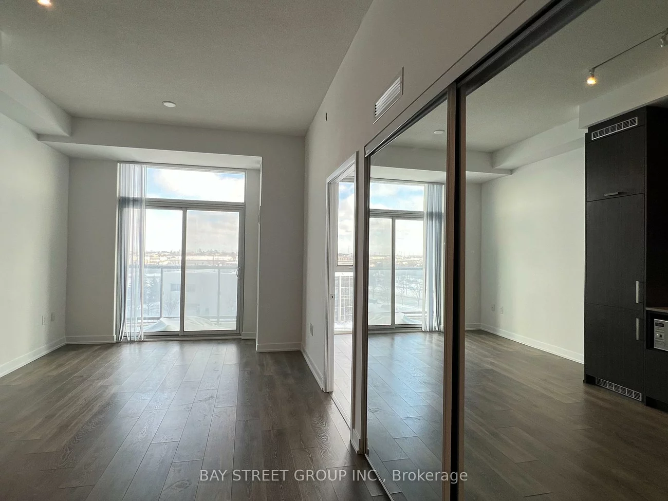 60, Honeycrisp, Vaughan Corporate Centre, Vaughan