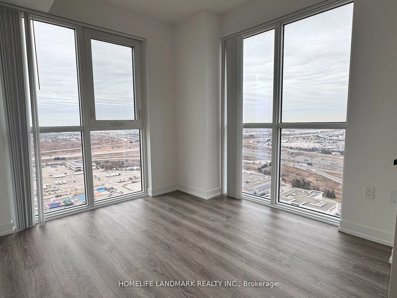 195, Commerce, Vaughan Corporate Centre, Vaughan