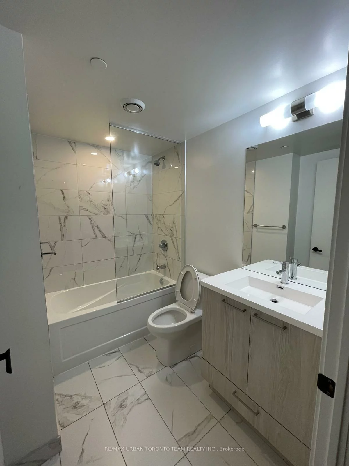 195, Commerce, Vaughan Corporate Centre, Vaughan