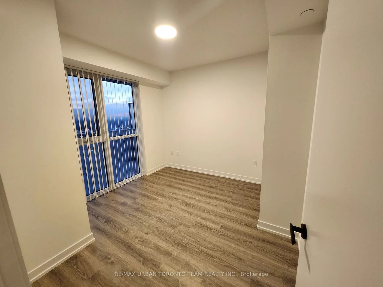 195, Commerce, Vaughan Corporate Centre, Vaughan