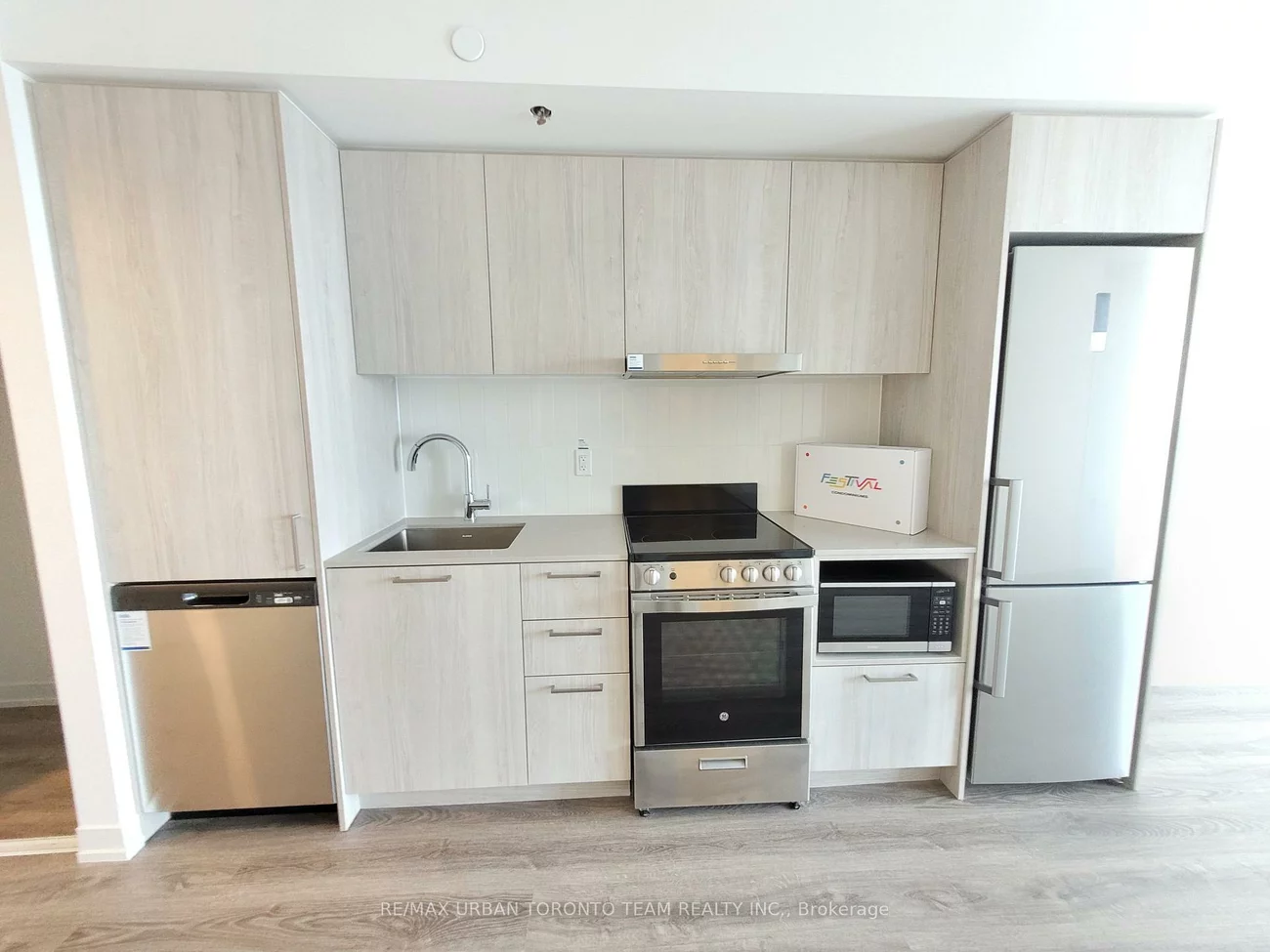 195, Commerce, Vaughan Corporate Centre, Vaughan