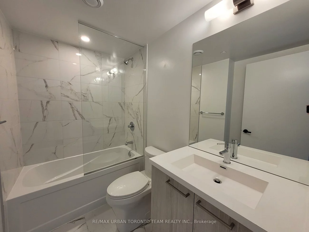 195, Commerce, Vaughan Corporate Centre, Vaughan