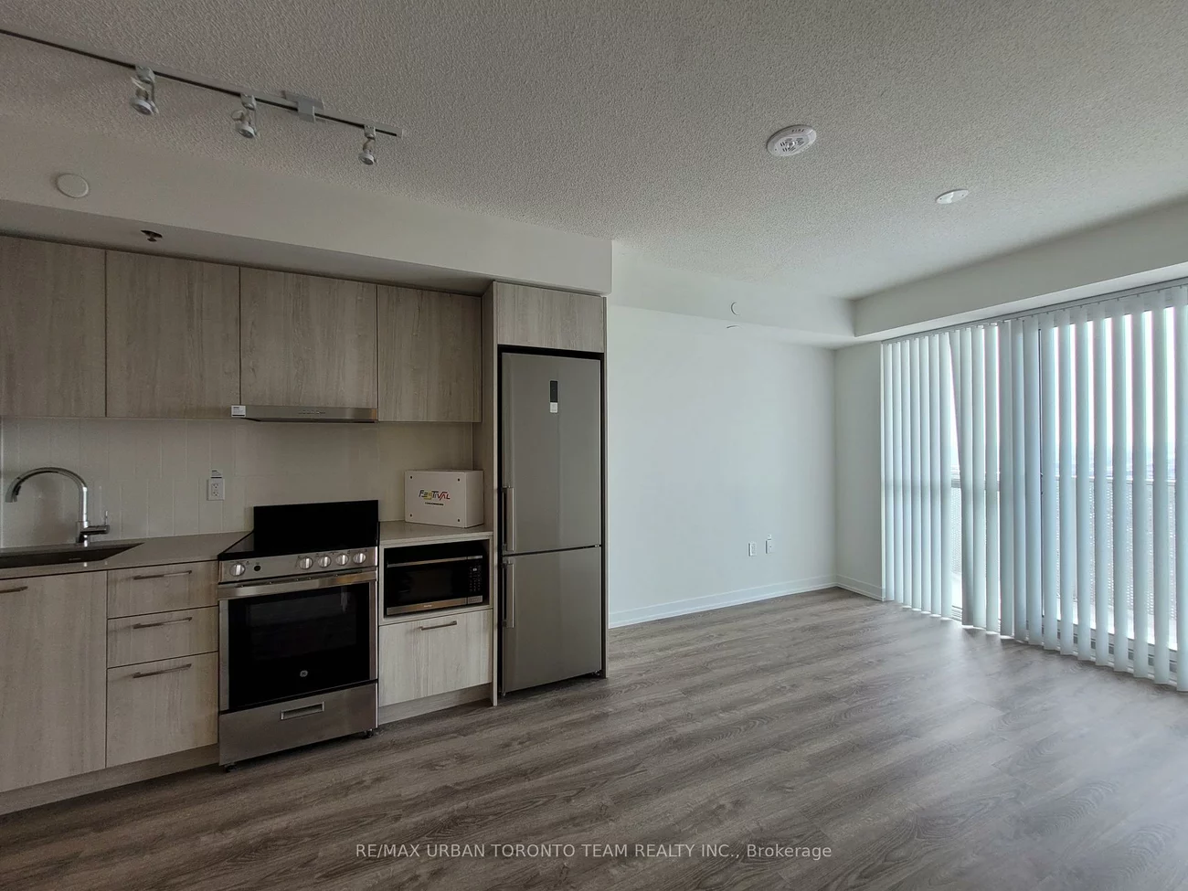 195, Commerce, Vaughan Corporate Centre, Vaughan