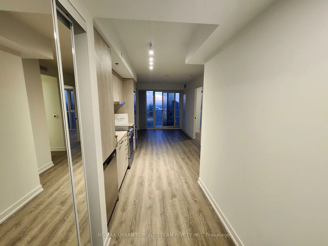 195, Commerce, Vaughan Corporate Centre, Vaughan