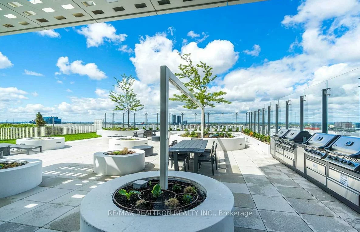 898, Portage, Vaughan Corporate Centre, Vaughan