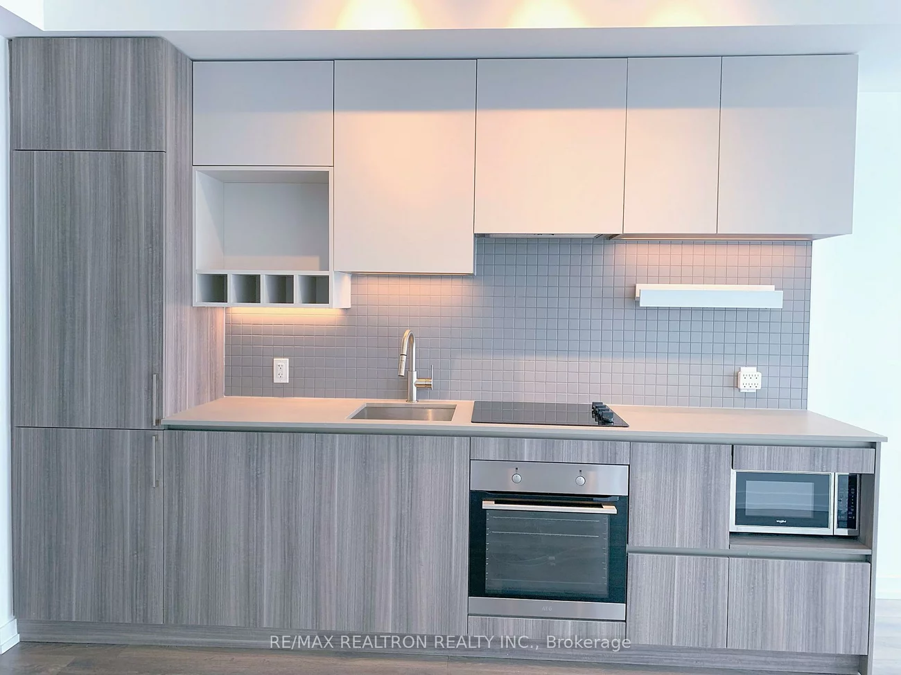 898, Portage, Vaughan Corporate Centre, Vaughan