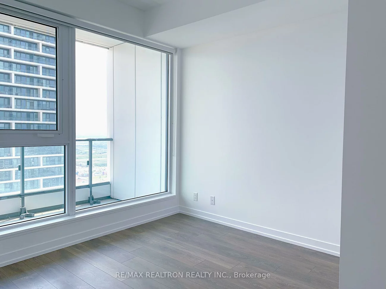 898, Portage, Vaughan Corporate Centre, Vaughan