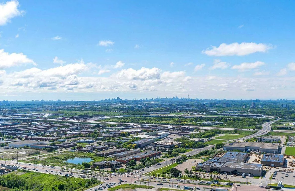 898, Portage, Vaughan Corporate Centre, Vaughan