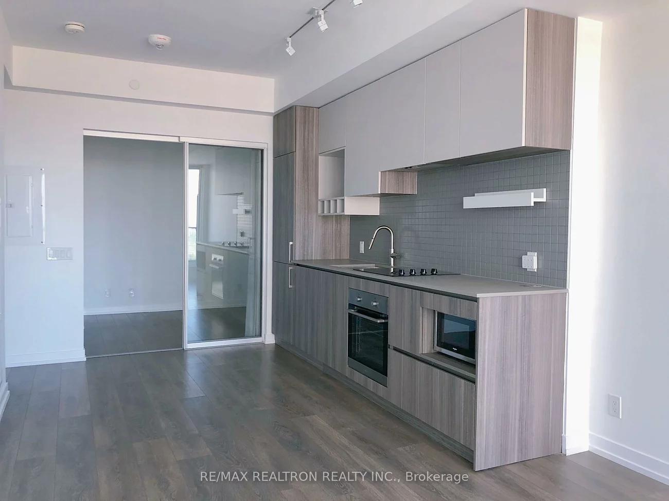 898, Portage, Vaughan Corporate Centre, Vaughan