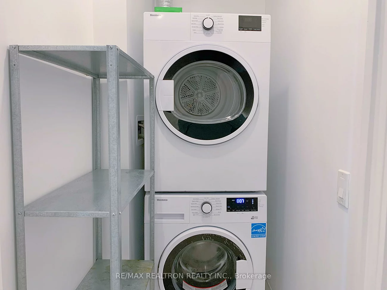 898, Portage, Vaughan Corporate Centre, Vaughan