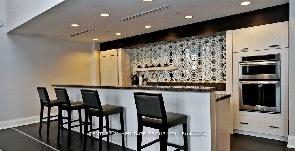 7608, Yonge, Crestwood-Springfarm-Yorkhill, Vaughan