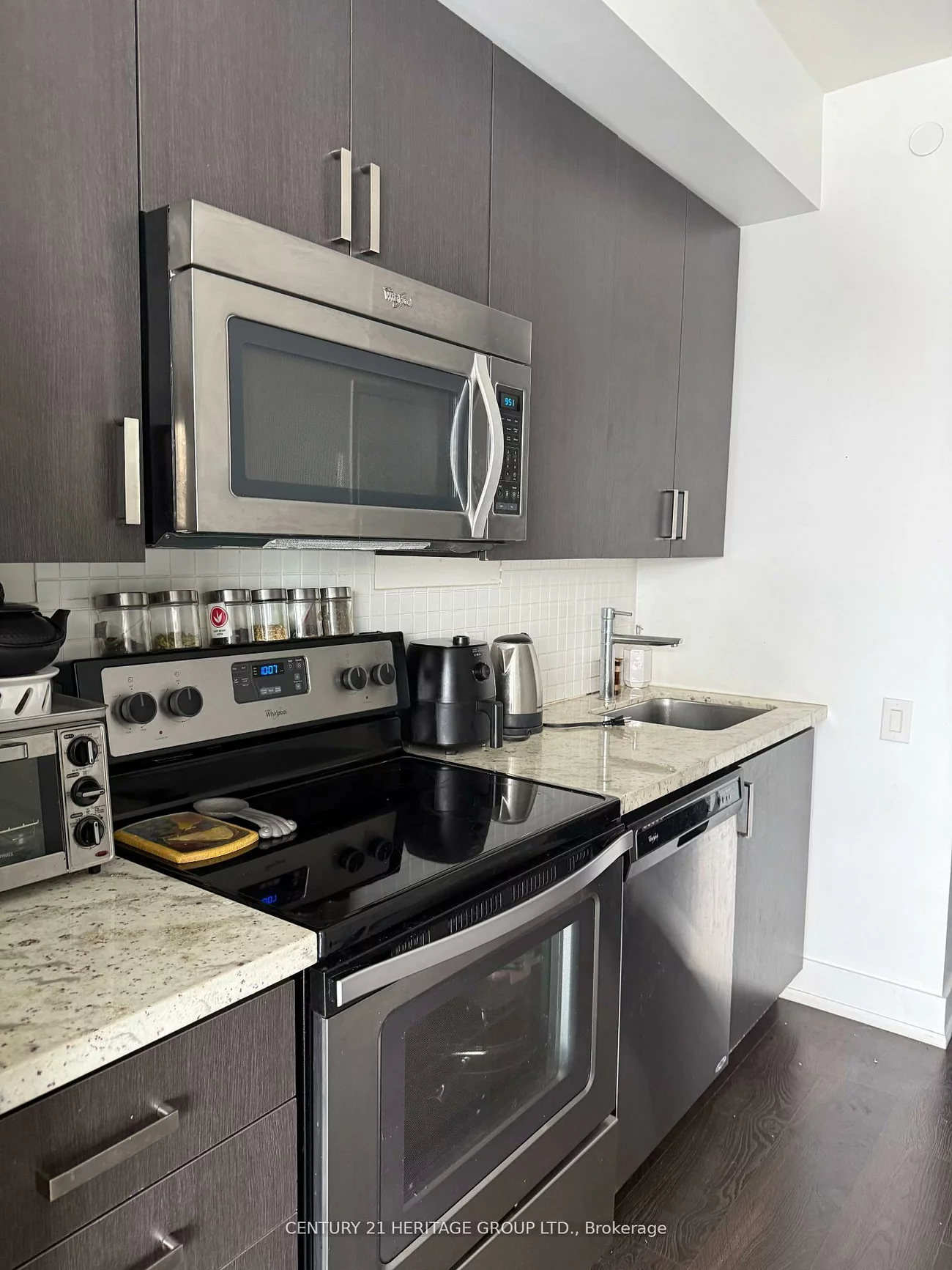 7608, Yonge, Crestwood-Springfarm-Yorkhill, Vaughan