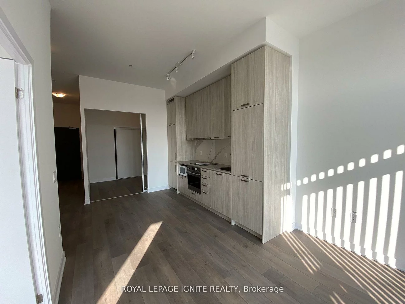 10, Honeycrisp, Vaughan Corporate Centre, Vaughan