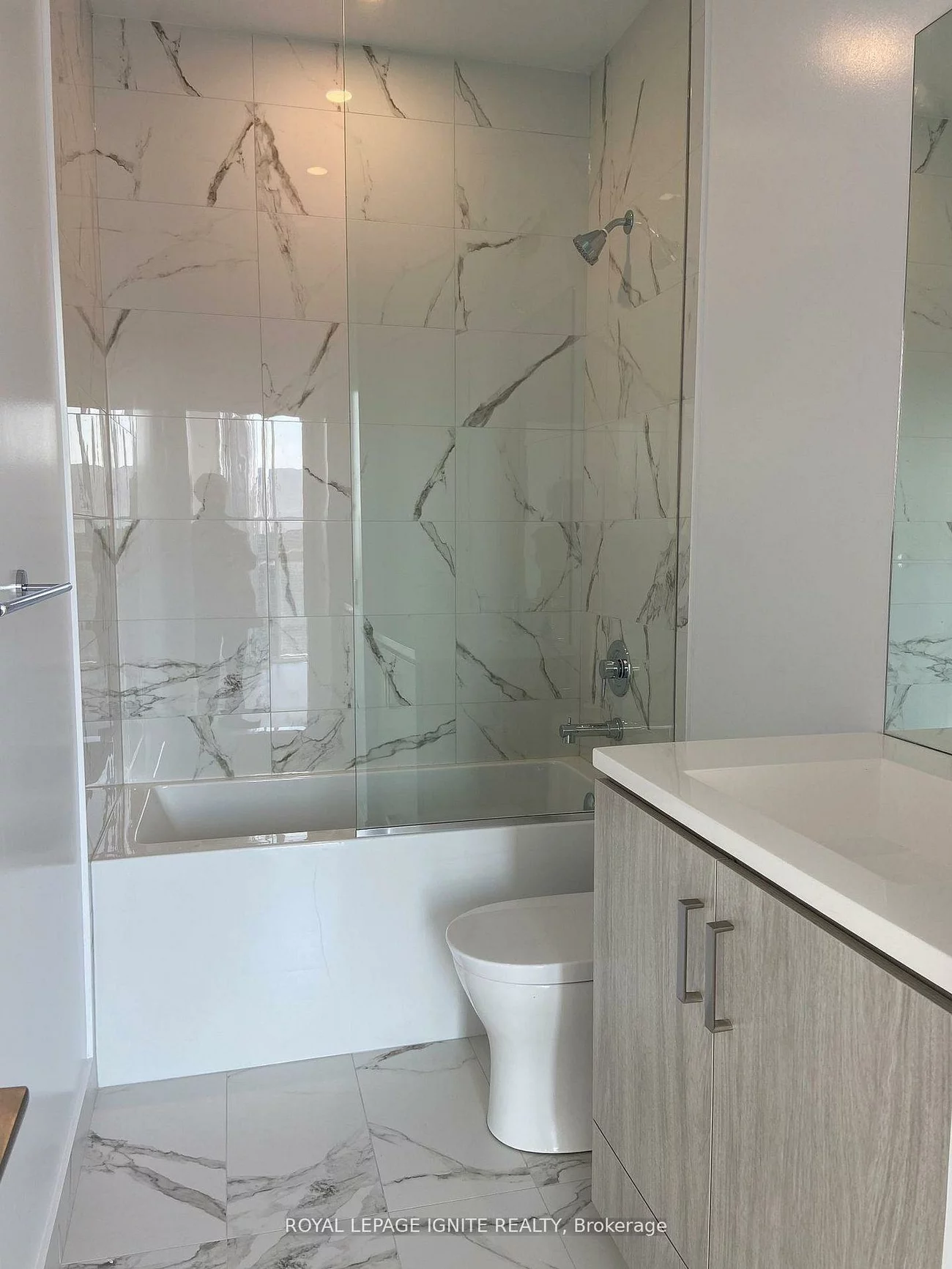 10, Honeycrisp, Vaughan Corporate Centre, Vaughan