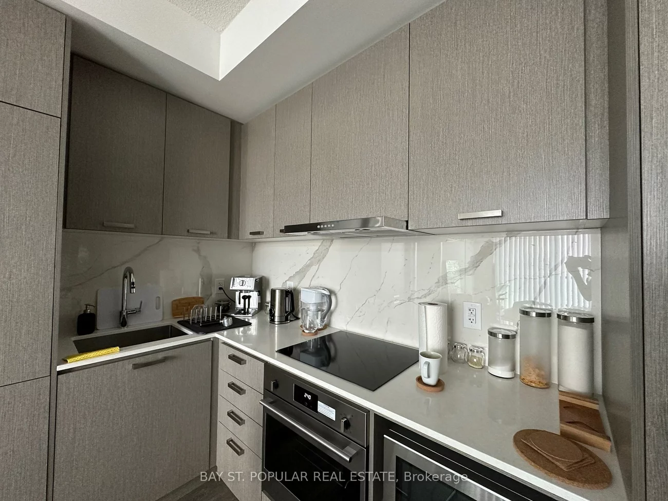 10, Honeycrisp, Vaughan Corporate Centre, Vaughan