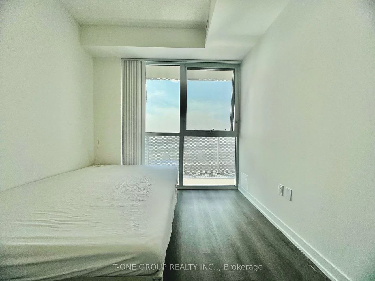 225, Commerce, Vaughan Corporate Centre, Vaughan