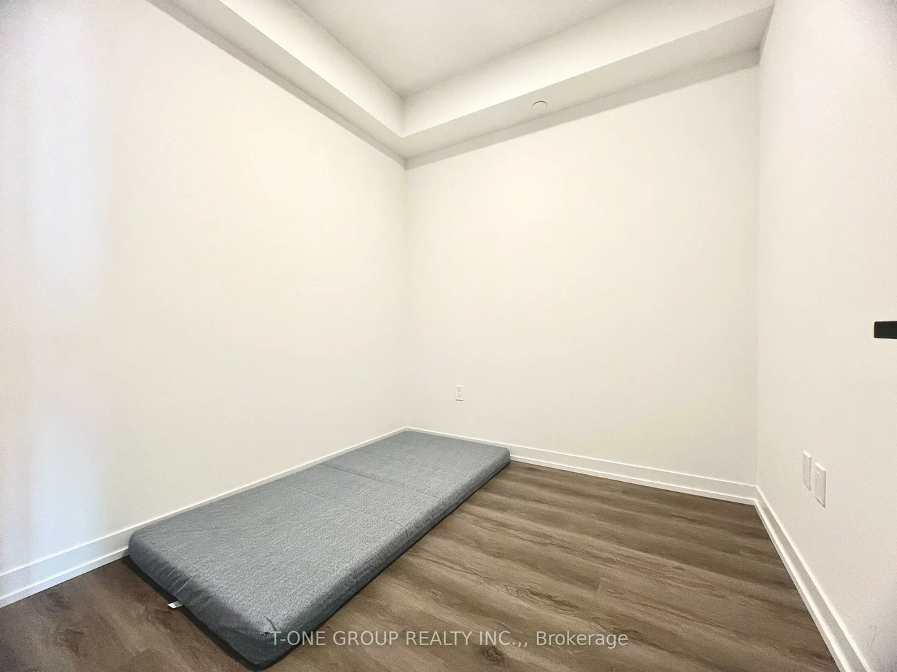 225, Commerce, Vaughan Corporate Centre, Vaughan
