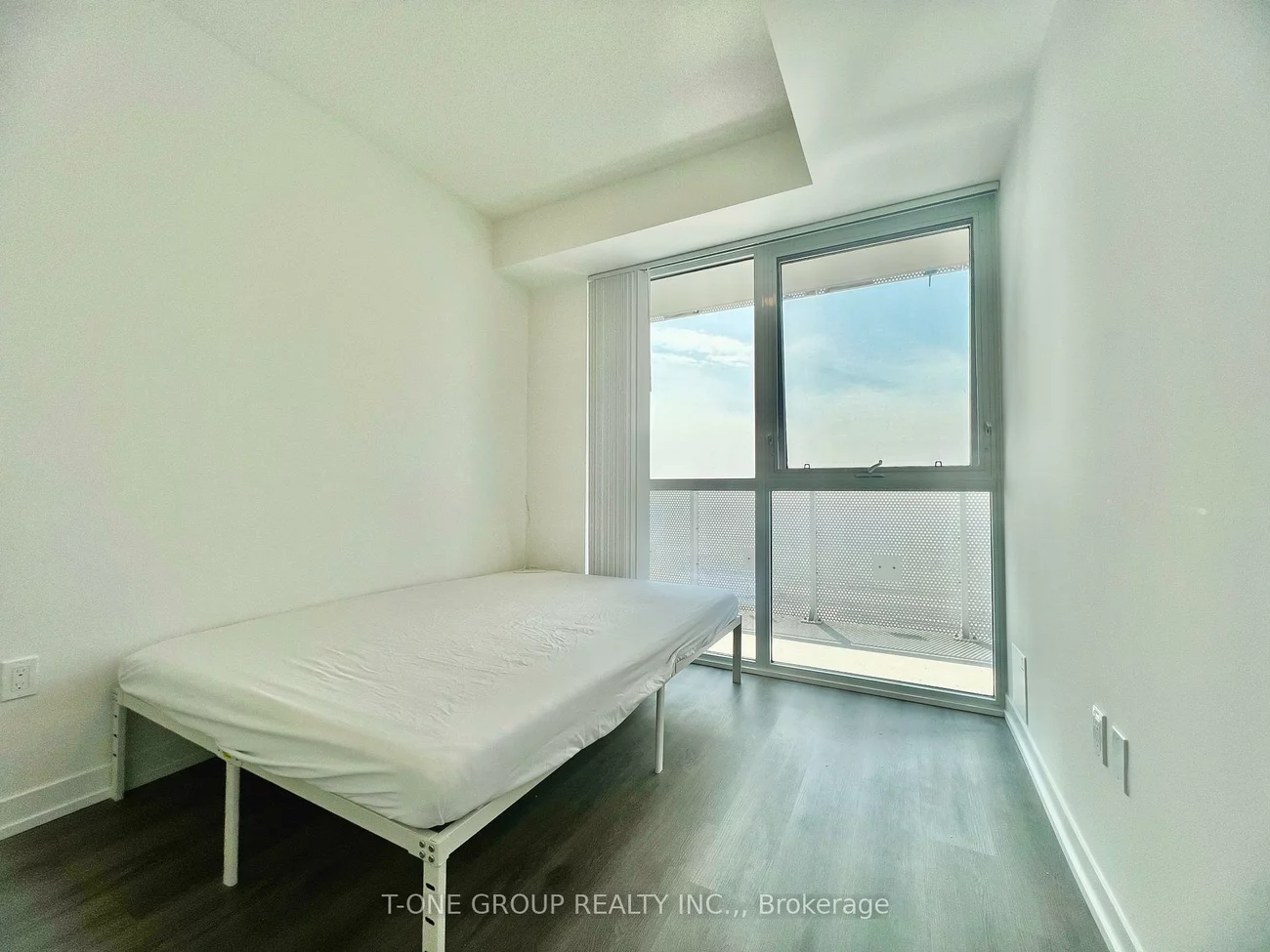 225, Commerce, Vaughan Corporate Centre, Vaughan