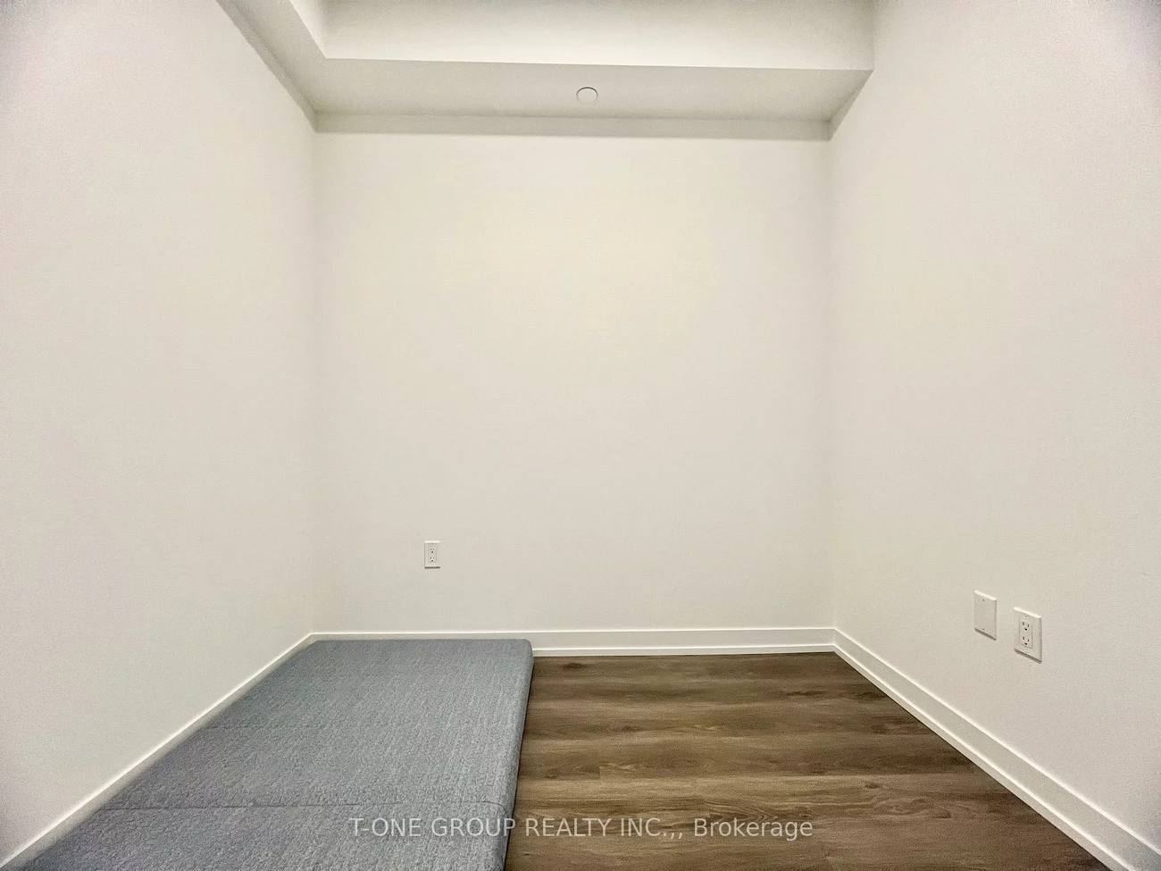 225, Commerce, Vaughan Corporate Centre, Vaughan