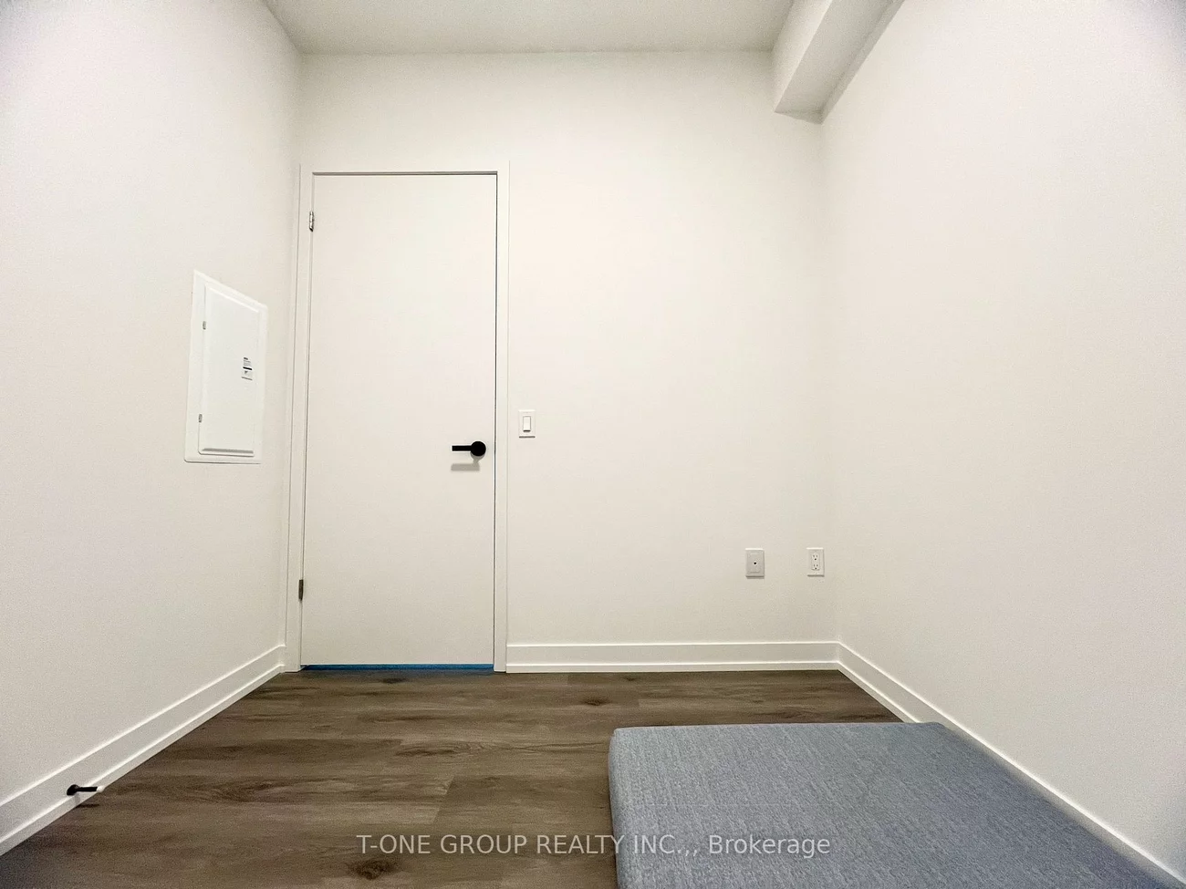225, Commerce, Vaughan Corporate Centre, Vaughan
