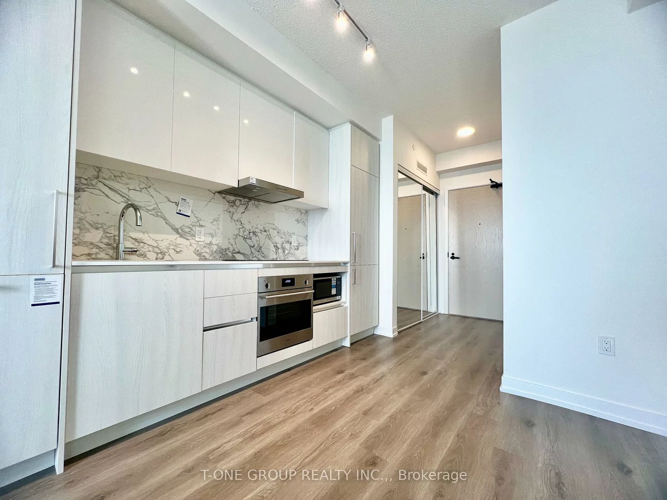 225, Commerce, Vaughan Corporate Centre, Vaughan