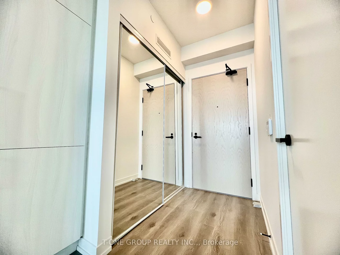 225, Commerce, Vaughan Corporate Centre, Vaughan