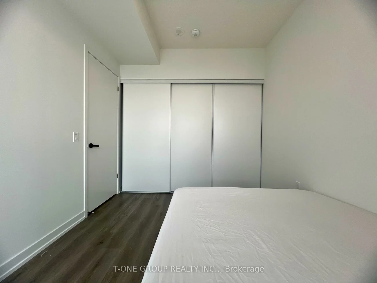 225, Commerce, Vaughan Corporate Centre, Vaughan