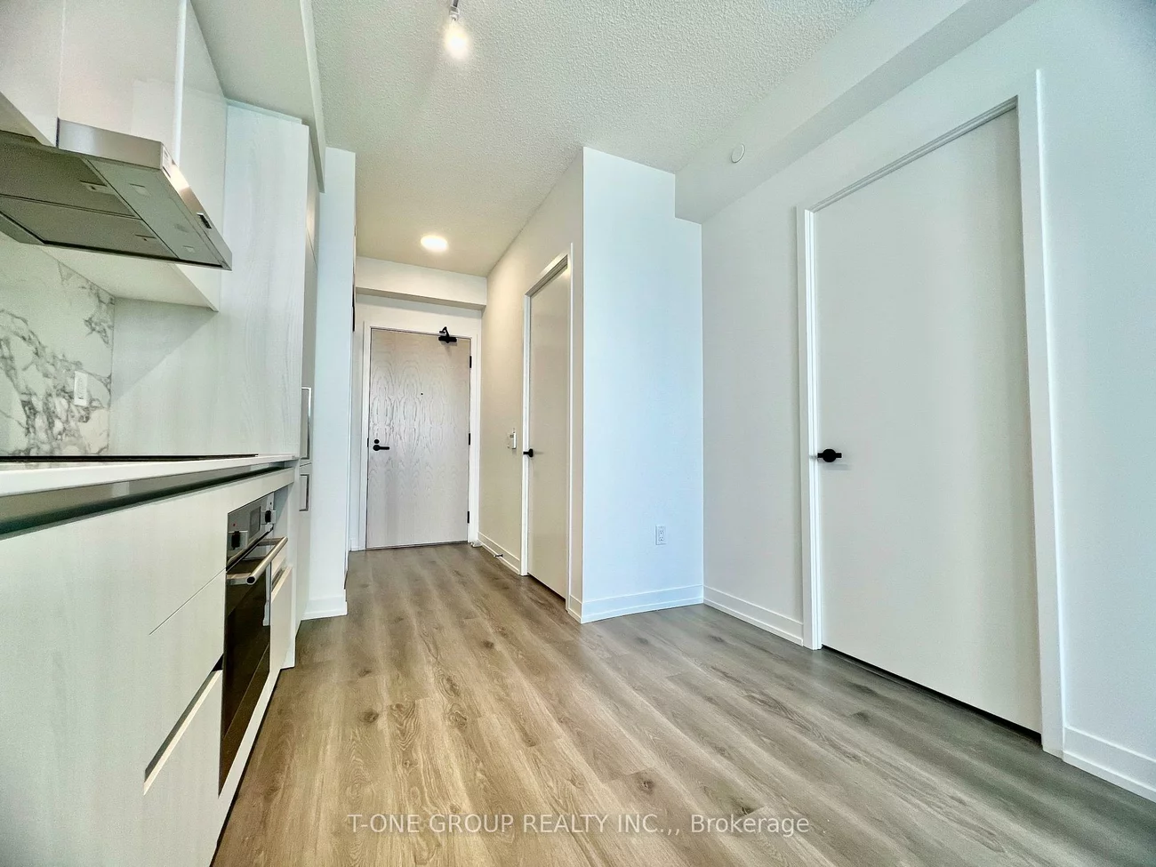 225, Commerce, Vaughan Corporate Centre, Vaughan