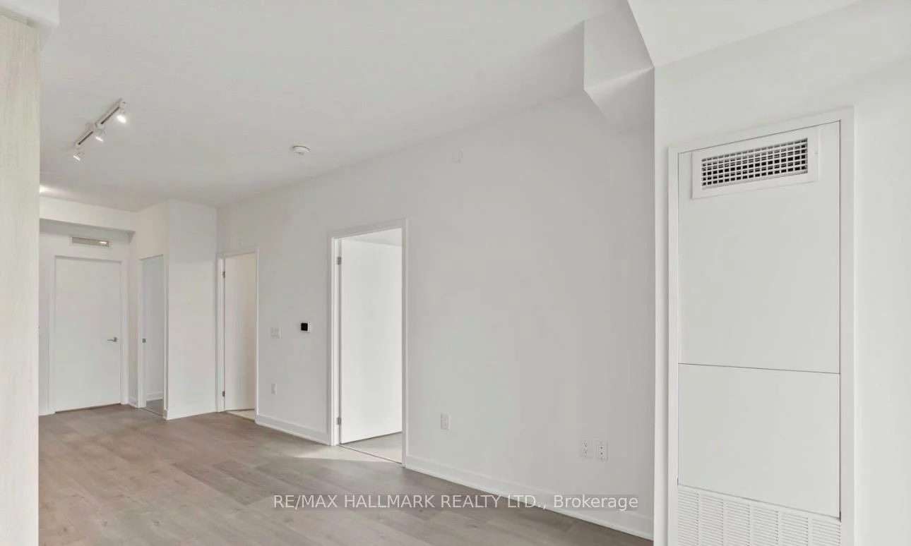 60, Honeycrisp, Vaughan Corporate Centre, Vaughan
