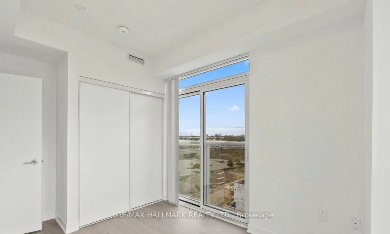 60, Honeycrisp, Vaughan Corporate Centre, Vaughan