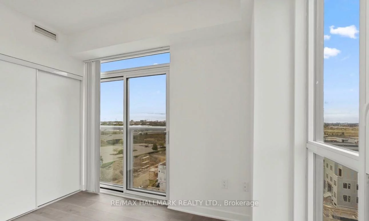 60, Honeycrisp, Vaughan Corporate Centre, Vaughan