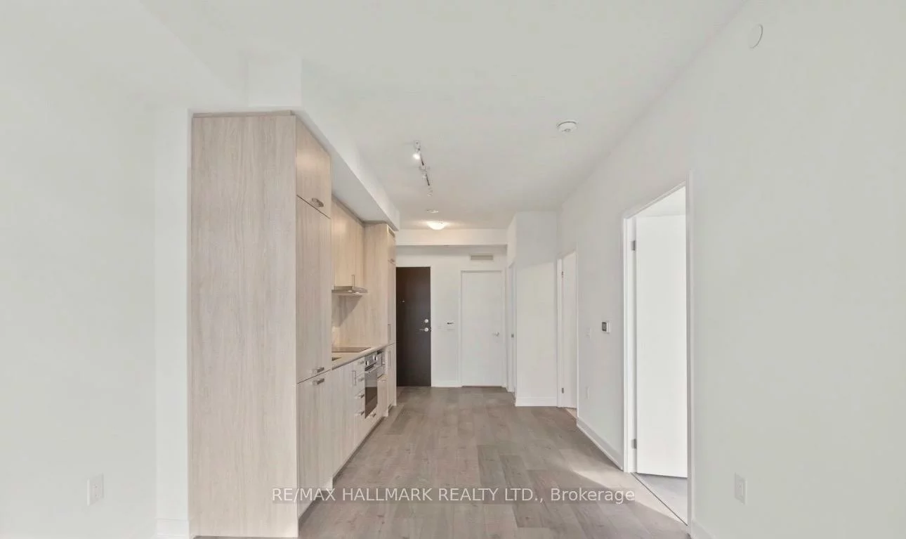 60, Honeycrisp, Vaughan Corporate Centre, Vaughan