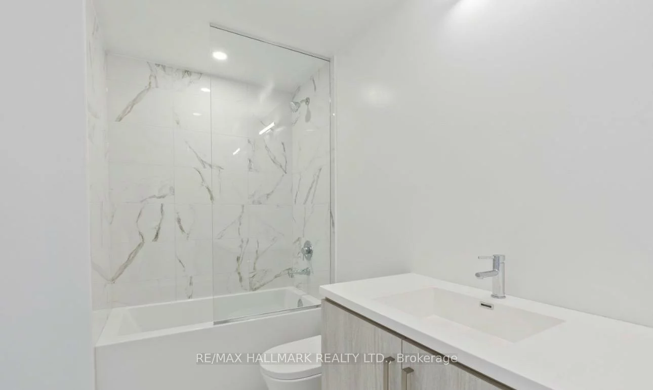 60, Honeycrisp, Vaughan Corporate Centre, Vaughan