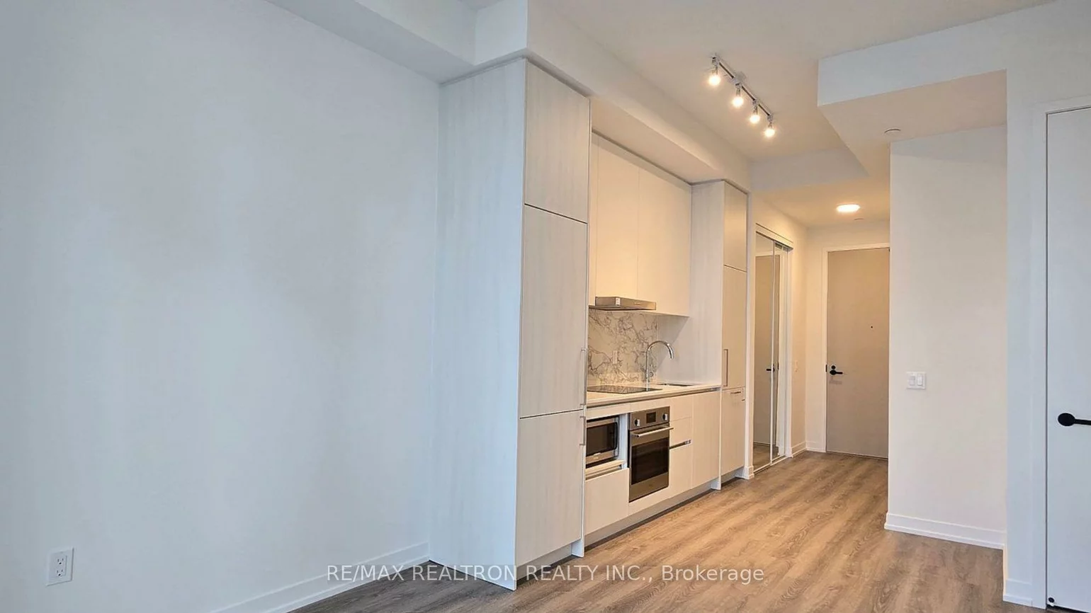 195, Commerce, Vaughan Corporate Centre, Vaughan