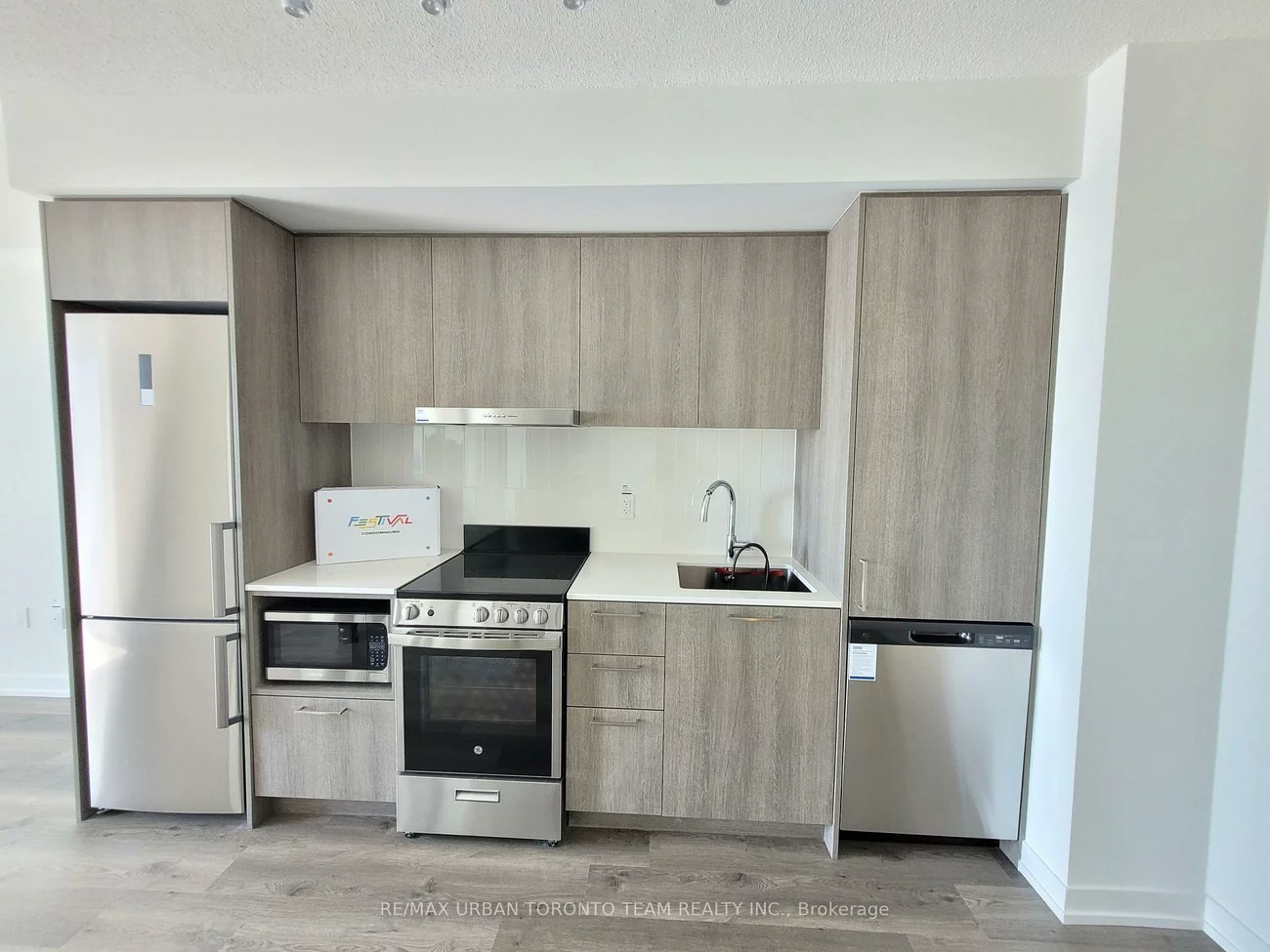 195, Commerce, Vaughan Corporate Centre, Vaughan