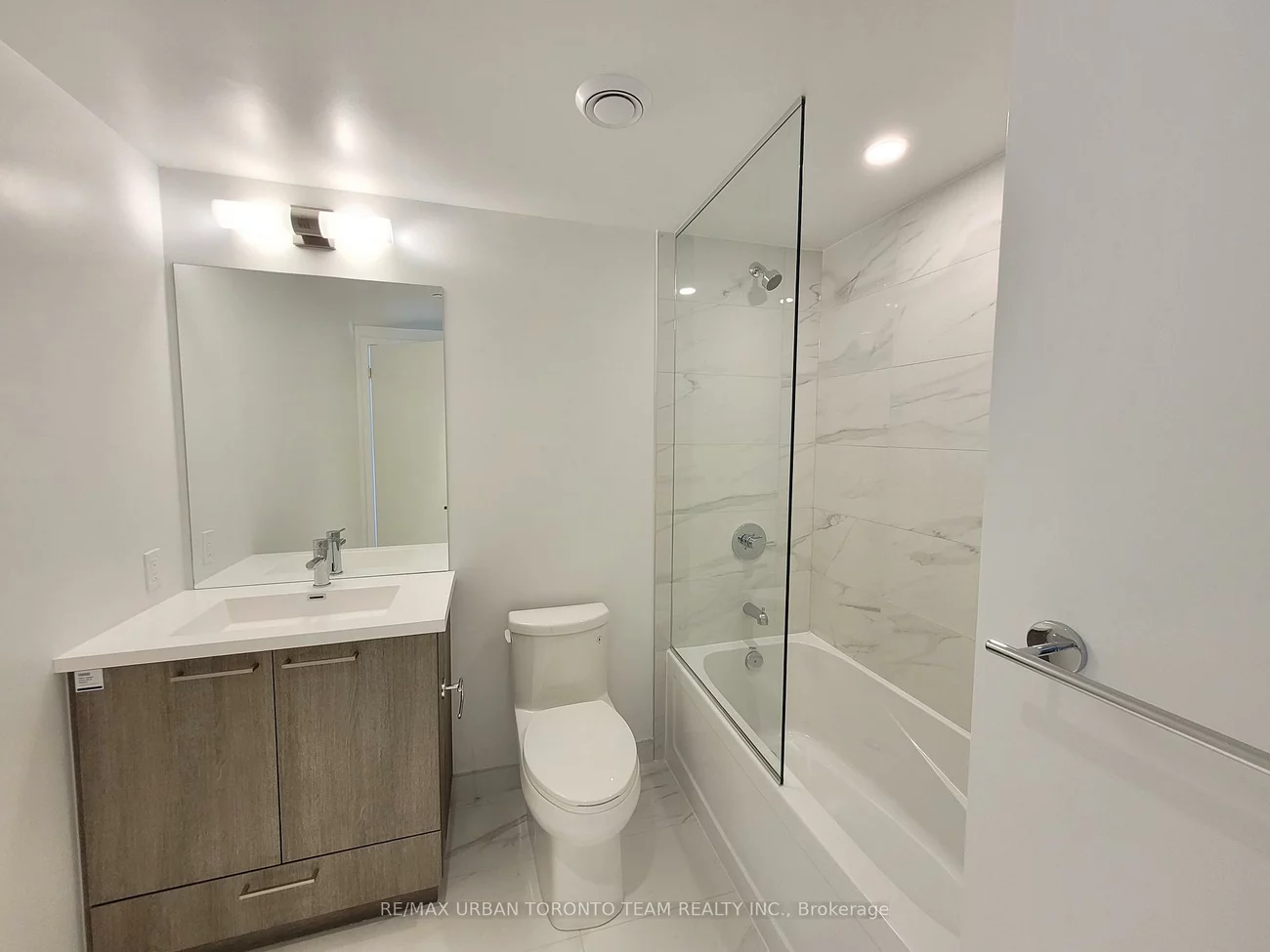 195, Commerce, Vaughan Corporate Centre, Vaughan